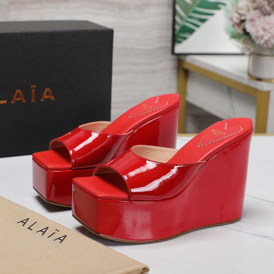 ALAIA PLATFORM WEDGE IN CHERRY RED LAMBSKIN WITH HEART EMBROIDERED - 35