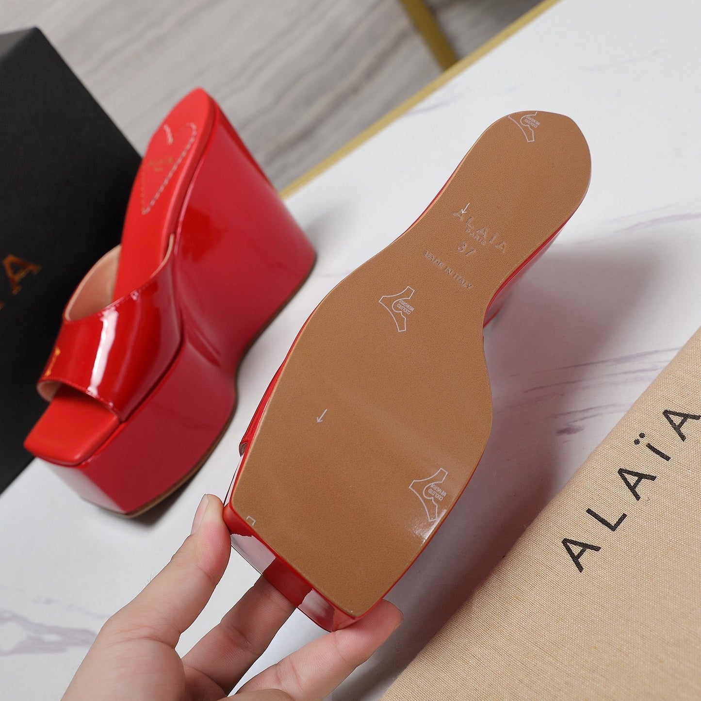 ALAIA PLATFORM WEDGE IN CHERRY RED LAMBSKIN WITH HEART EMBROIDERED - 35