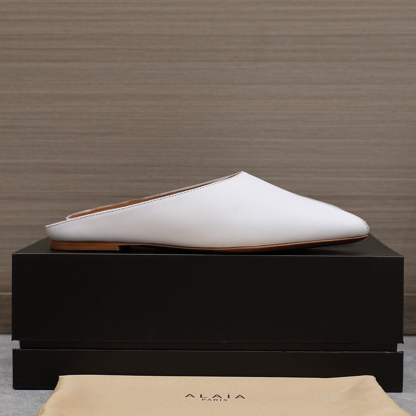 ALAIA FLAT MULE IN WHITE LAMBSKIN - 34