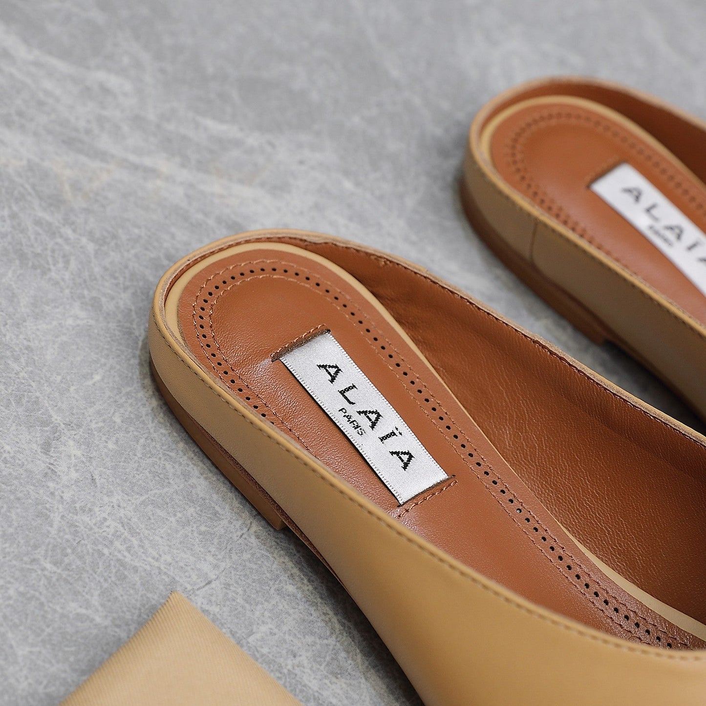 ALAIA FLAT MULE IN SEPIA TAN LAMBSKIN - 34