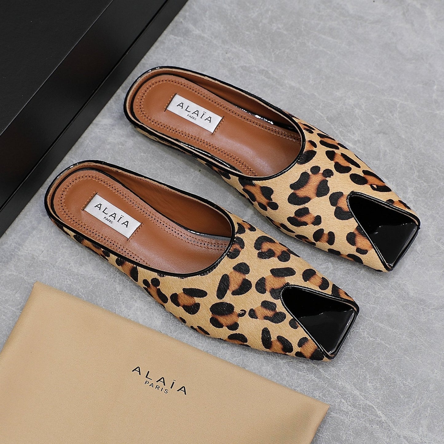 ALAIA FLAT MULE IN LEOPARD LAMBSKIN - 34