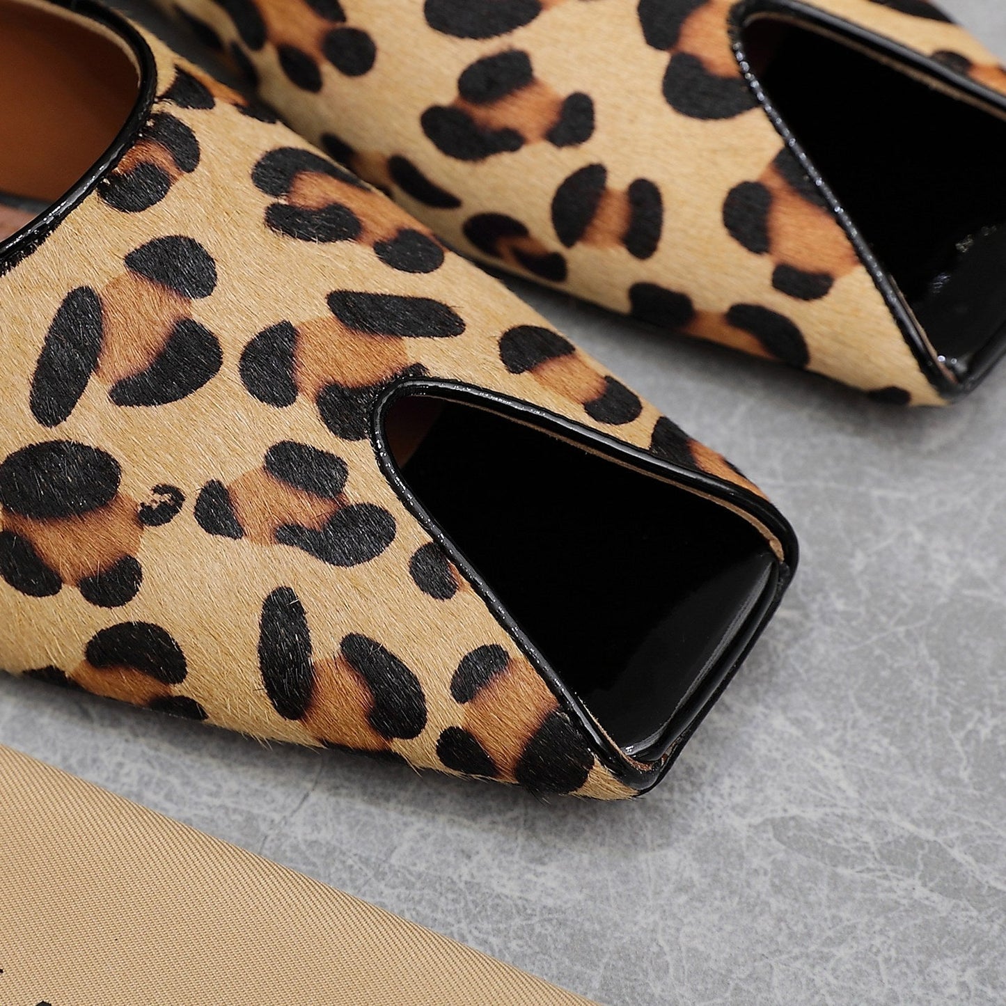 ALAIA FLAT MULE IN LEOPARD LAMBSKIN - 34