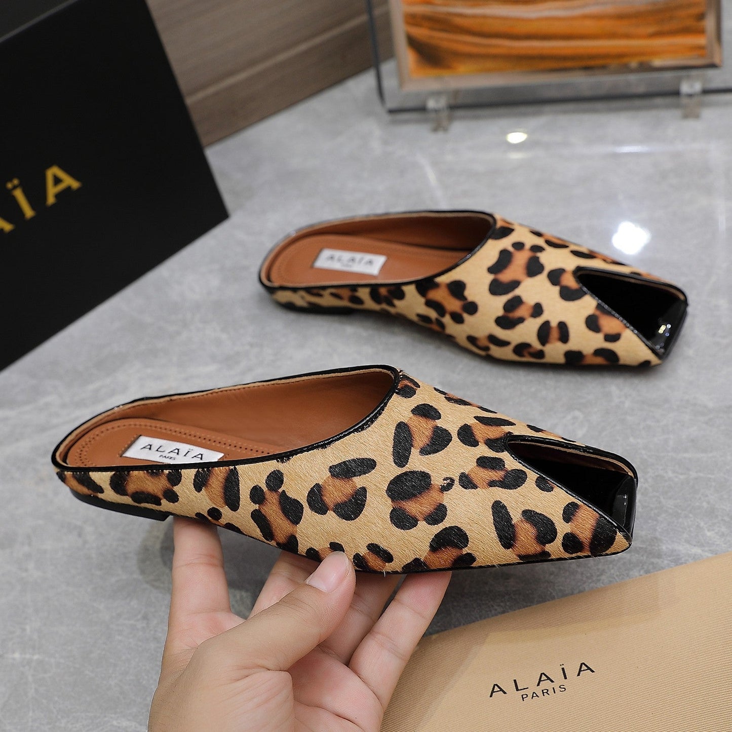 ALAIA FLAT MULE IN LEOPARD LAMBSKIN - 34