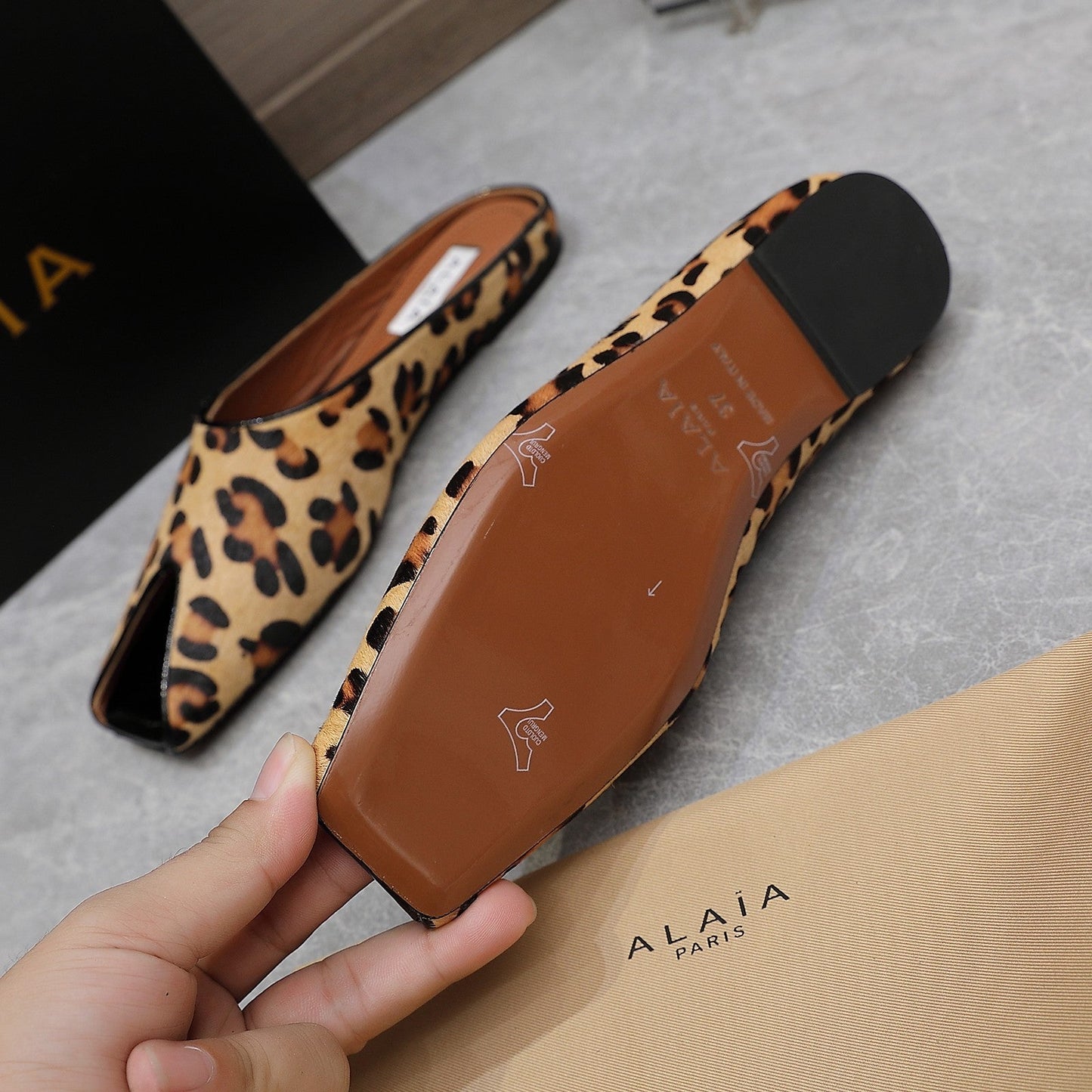 ALAIA FLAT MULE IN LEOPARD LAMBSKIN - 34