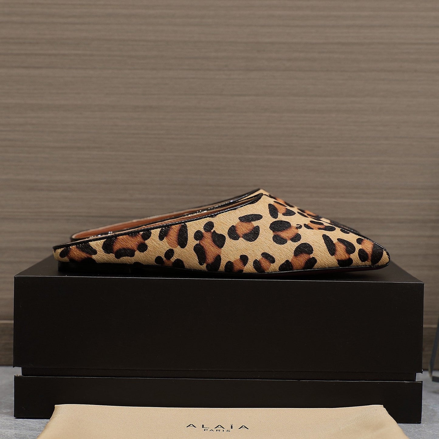ALAIA FLAT MULE IN LEOPARD LAMBSKIN - 34