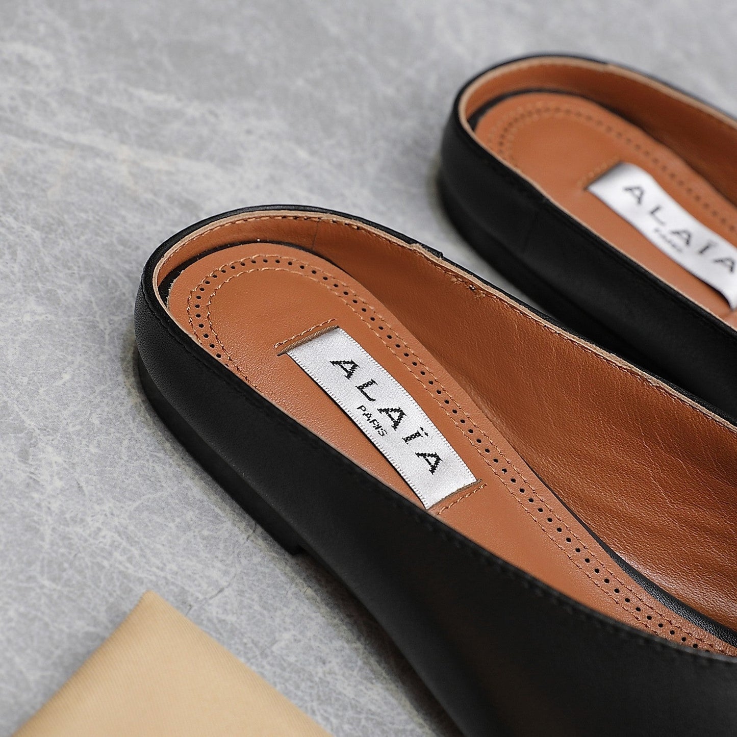 ALAIA FLAT MULE IN BLACK LAMBSKIN - 34