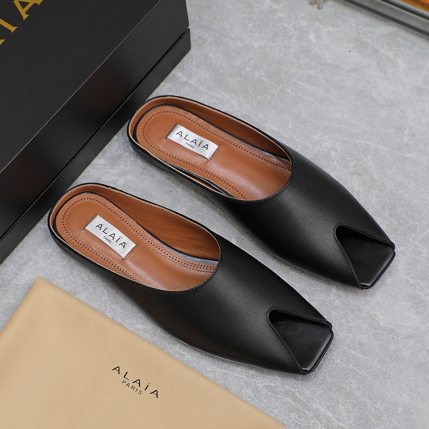 ALAIA FLAT MULE IN BLACK LAMBSKIN - 34