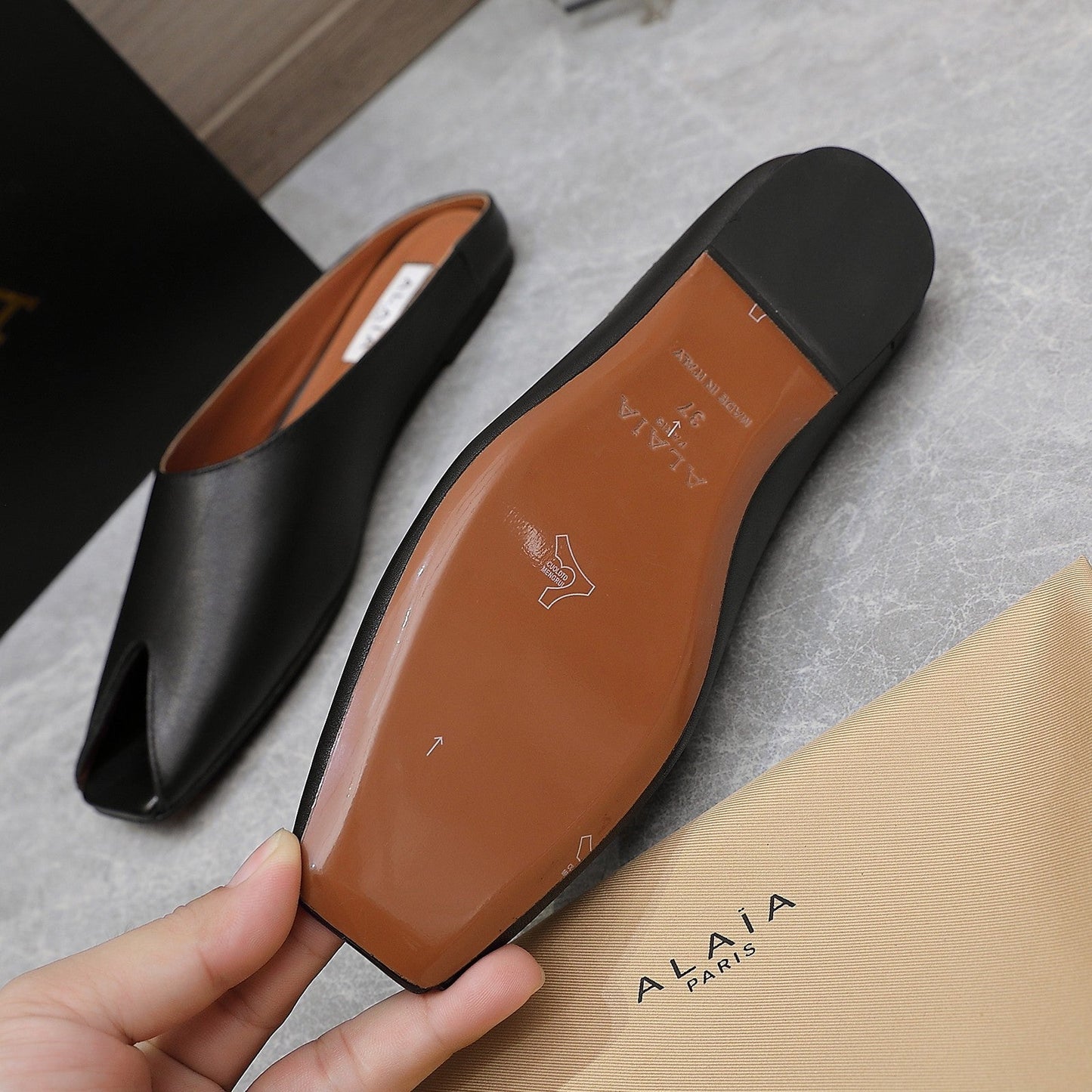 ALAIA FLAT MULE IN BLACK LAMBSKIN - 34