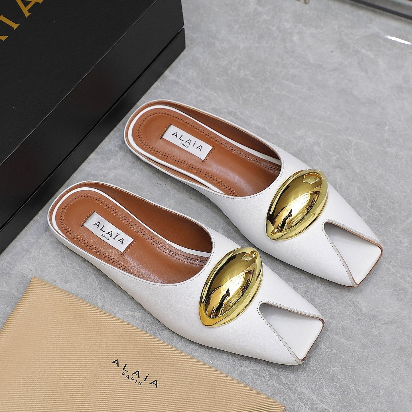 ALAIA FLAT MULE IN WHITE LAMBSKIN WITH GOLD HARDWARE - 34