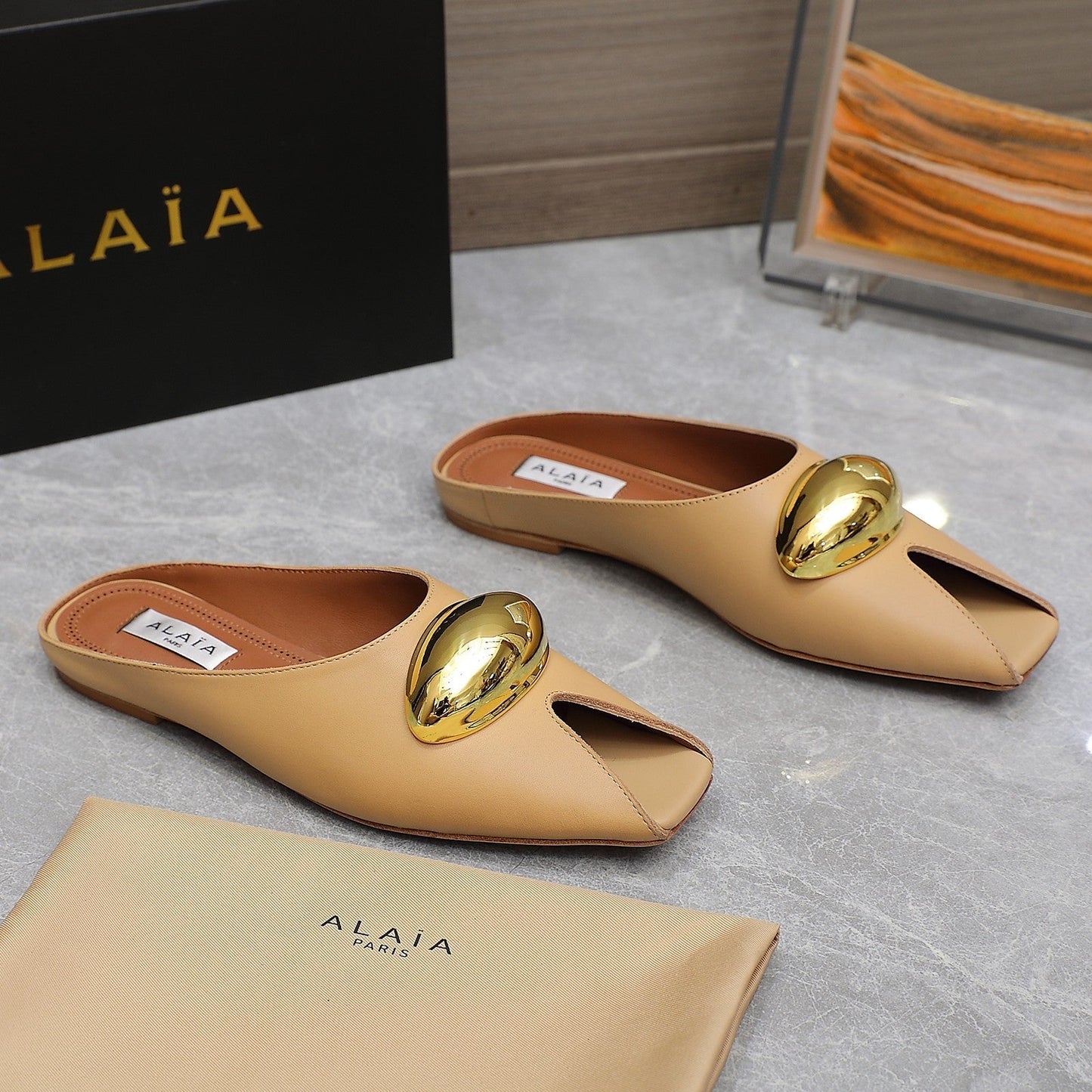 ALAIA FLAT MULE IN SEPIA TAN LAMBSKIN WITH GOLD HARDWARE - 34