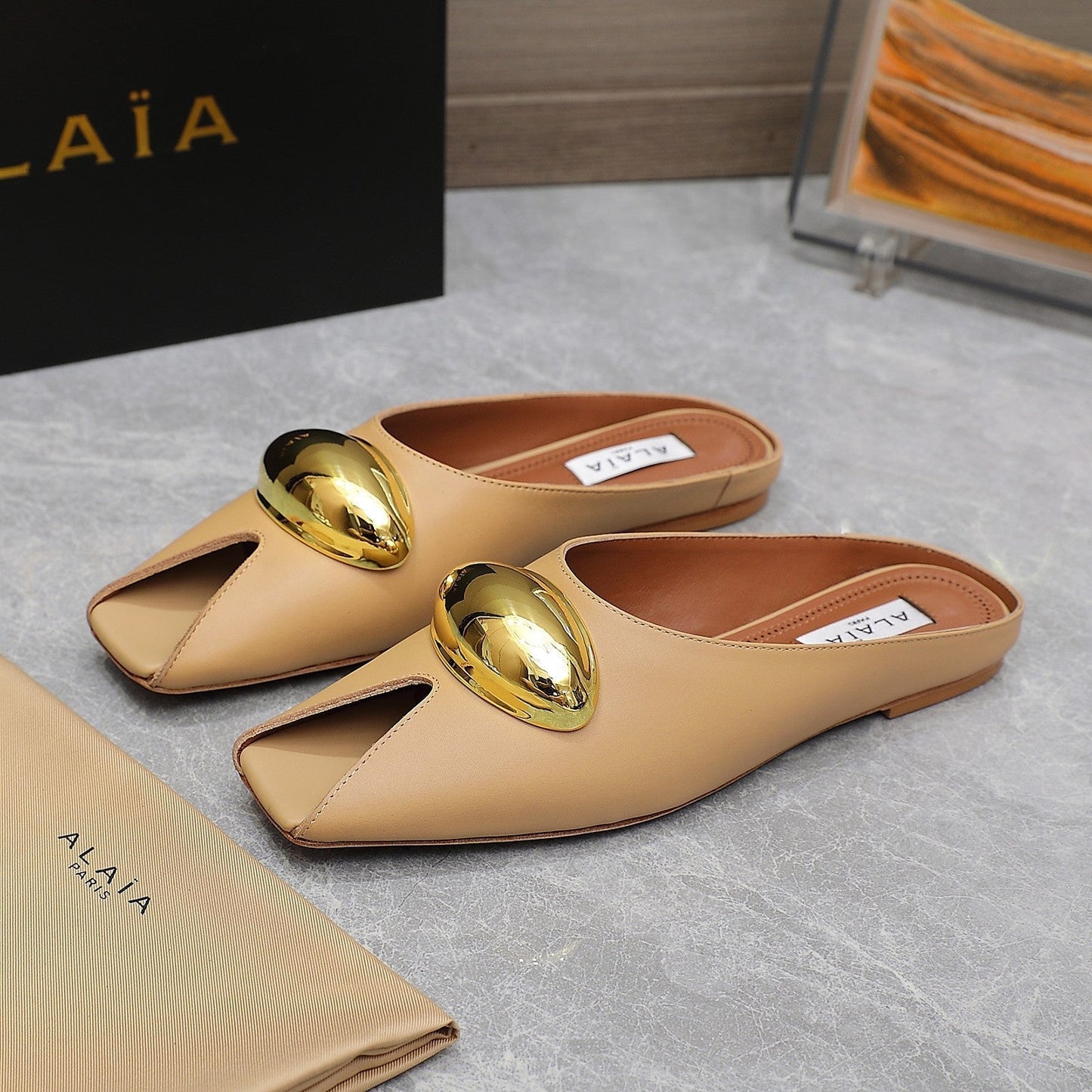 ALAIA FLAT MULE IN SEPIA TAN LAMBSKIN WITH GOLD HARDWARE - 34