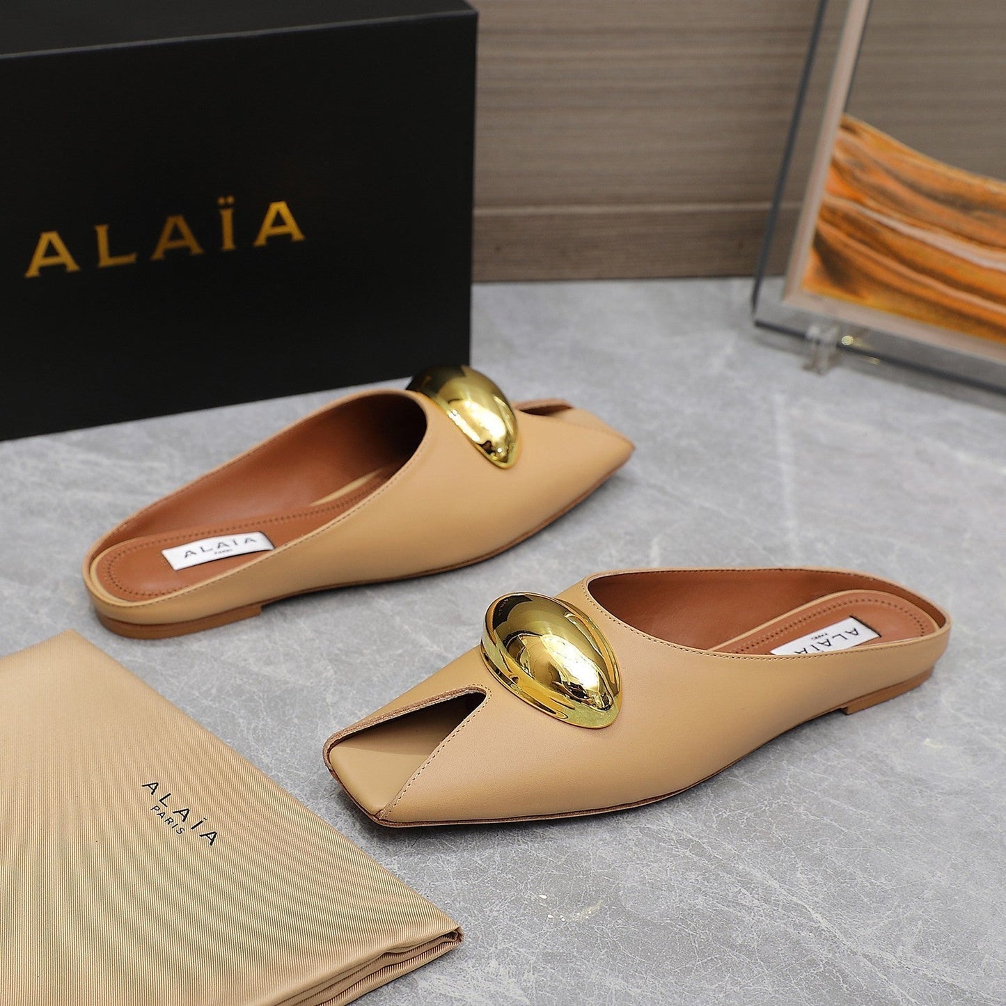 ALAIA FLAT MULE IN SEPIA TAN LAMBSKIN WITH GOLD HARDWARE - 34