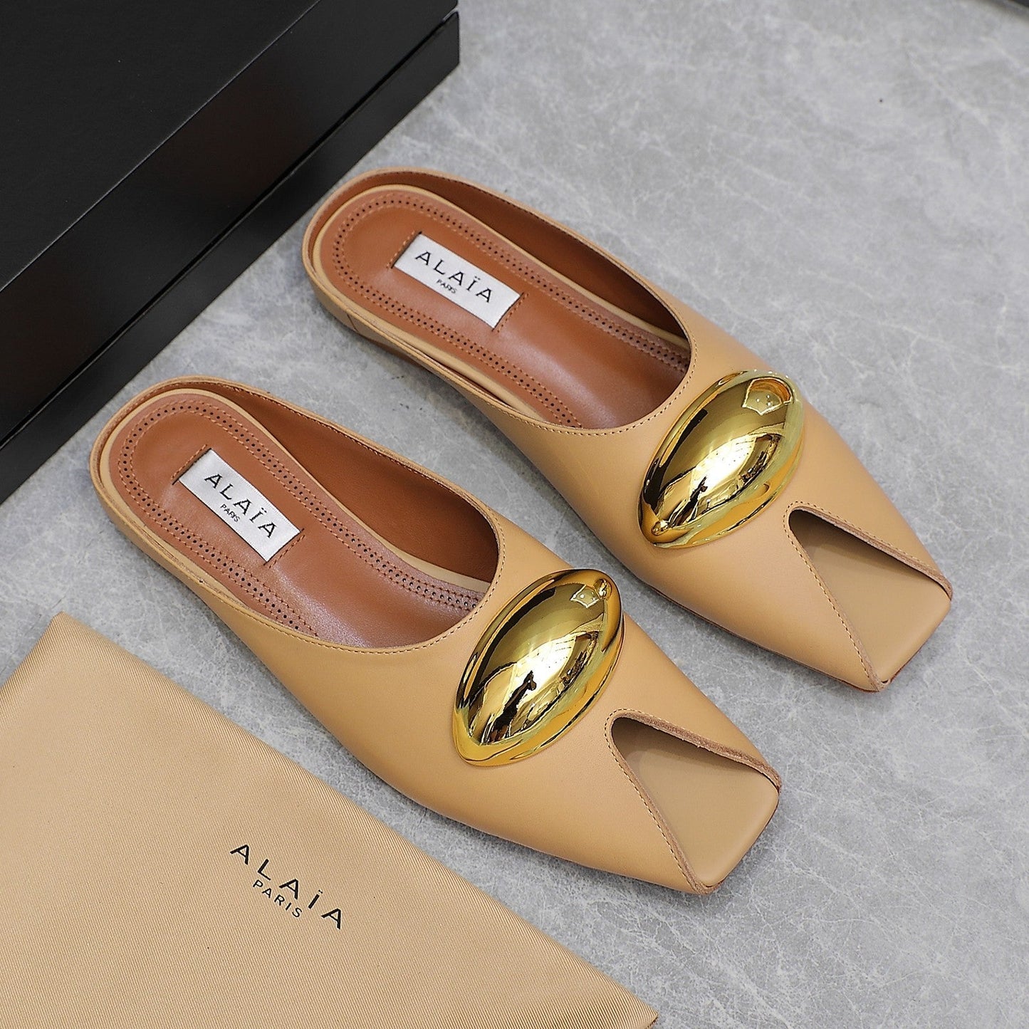 ALAIA FLAT MULE IN SEPIA TAN LAMBSKIN WITH GOLD HARDWARE - 34