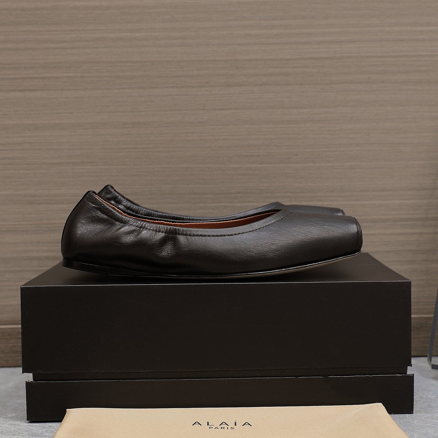 ALAIA BALLET FLATS IN BLACK SMOOTH CALFSKIN - 35