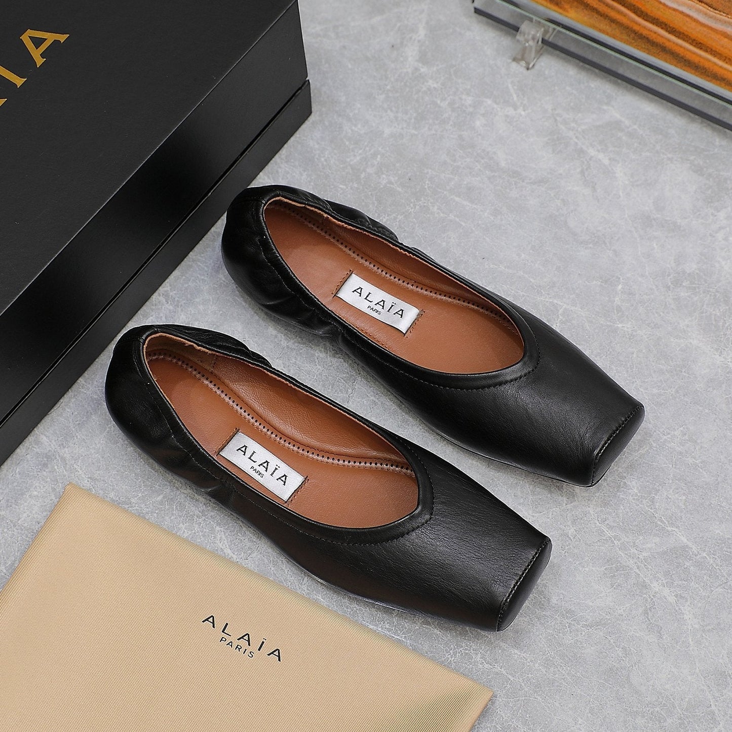 ALAIA BALLET FLATS IN BLACK SMOOTH CALFSKIN - 35