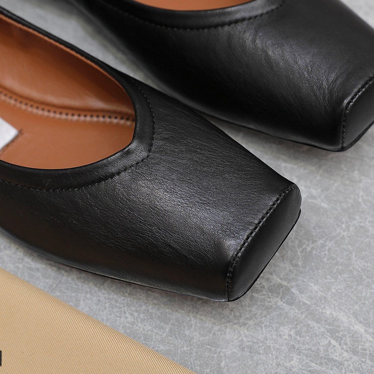 ALAIA BALLET FLATS IN BLACK SMOOTH CALFSKIN - 35