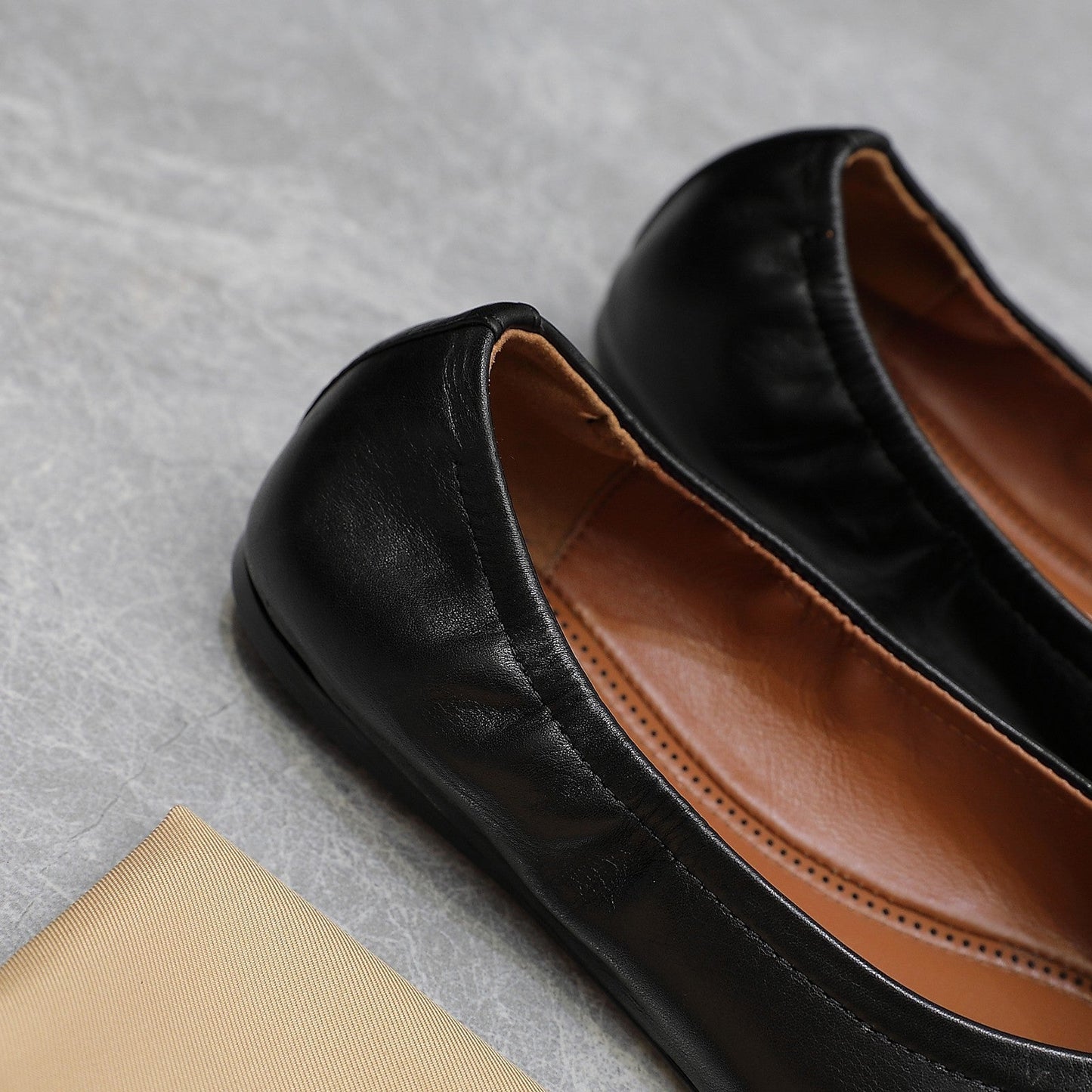 ALAIA BALLET FLATS IN BLACK SMOOTH CALFSKIN - 35