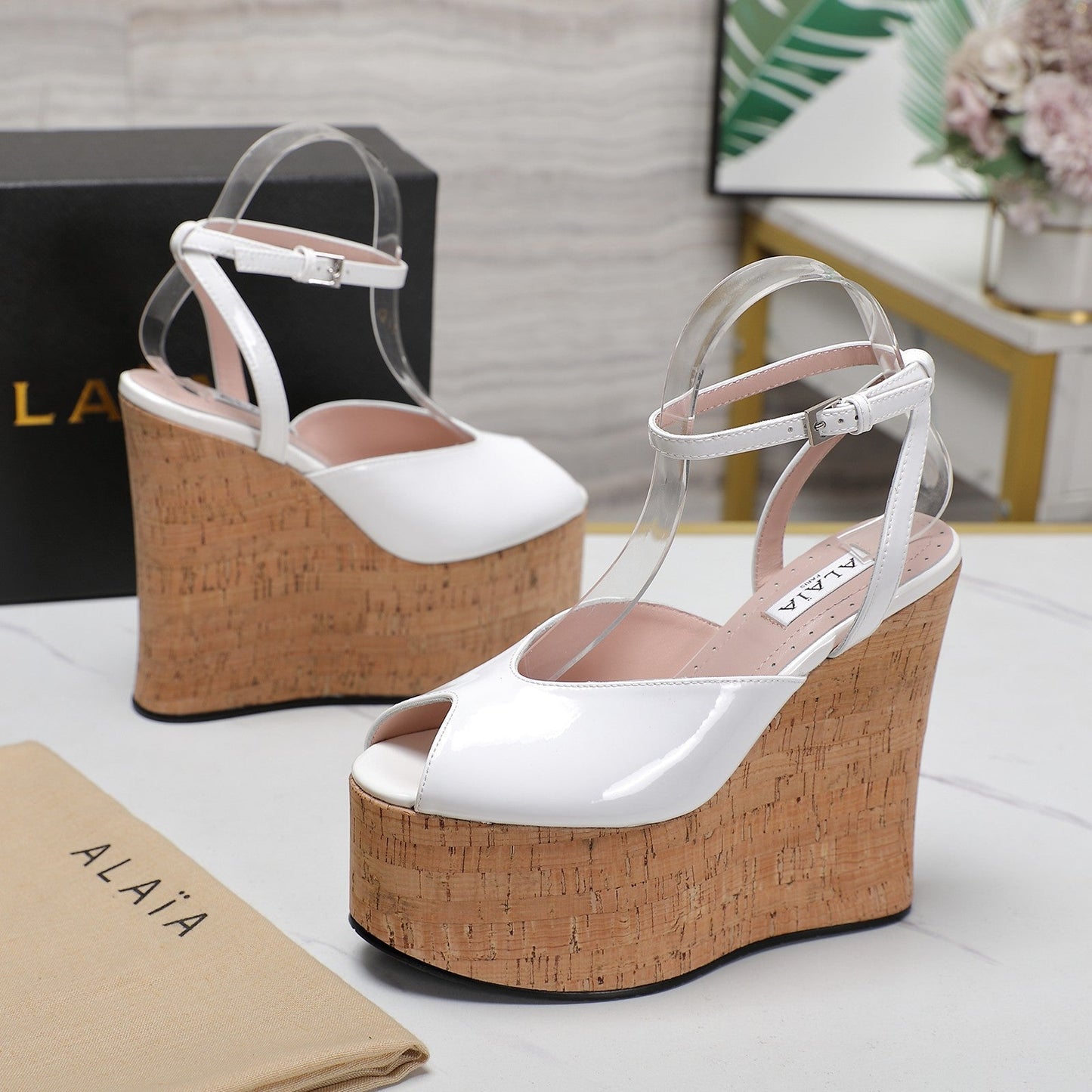 ALAIA WEDGE SANDAL IN WHITE GLOSSY CALFSKIN AND BEIGE RUBBER - 35