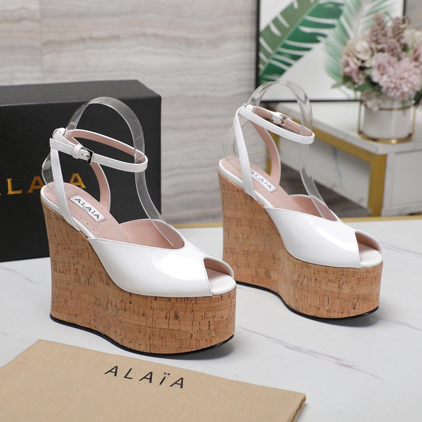 ALAIA WEDGE SANDAL IN WHITE GLOSSY CALFSKIN AND BEIGE RUBBER - 35