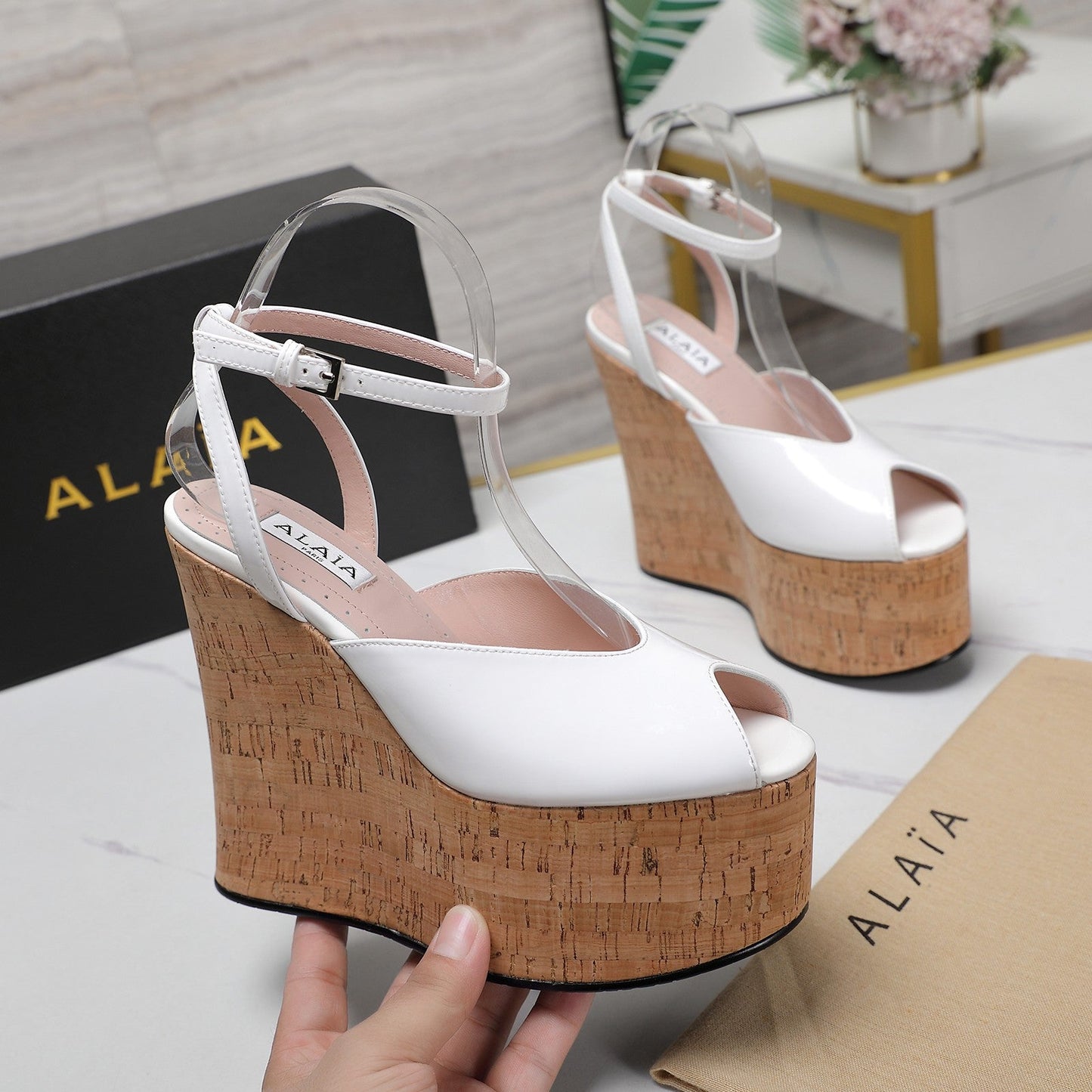 ALAIA WEDGE SANDAL IN WHITE GLOSSY CALFSKIN AND BEIGE RUBBER - 35