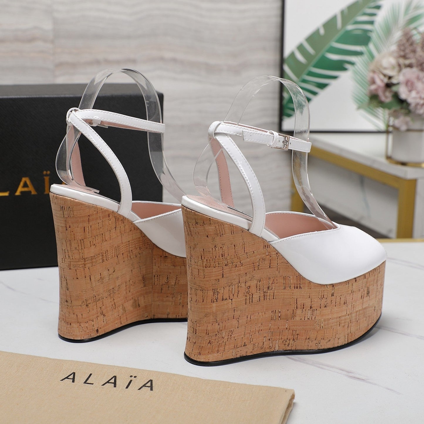 ALAIA WEDGE SANDAL IN WHITE GLOSSY CALFSKIN AND BEIGE RUBBER - 35