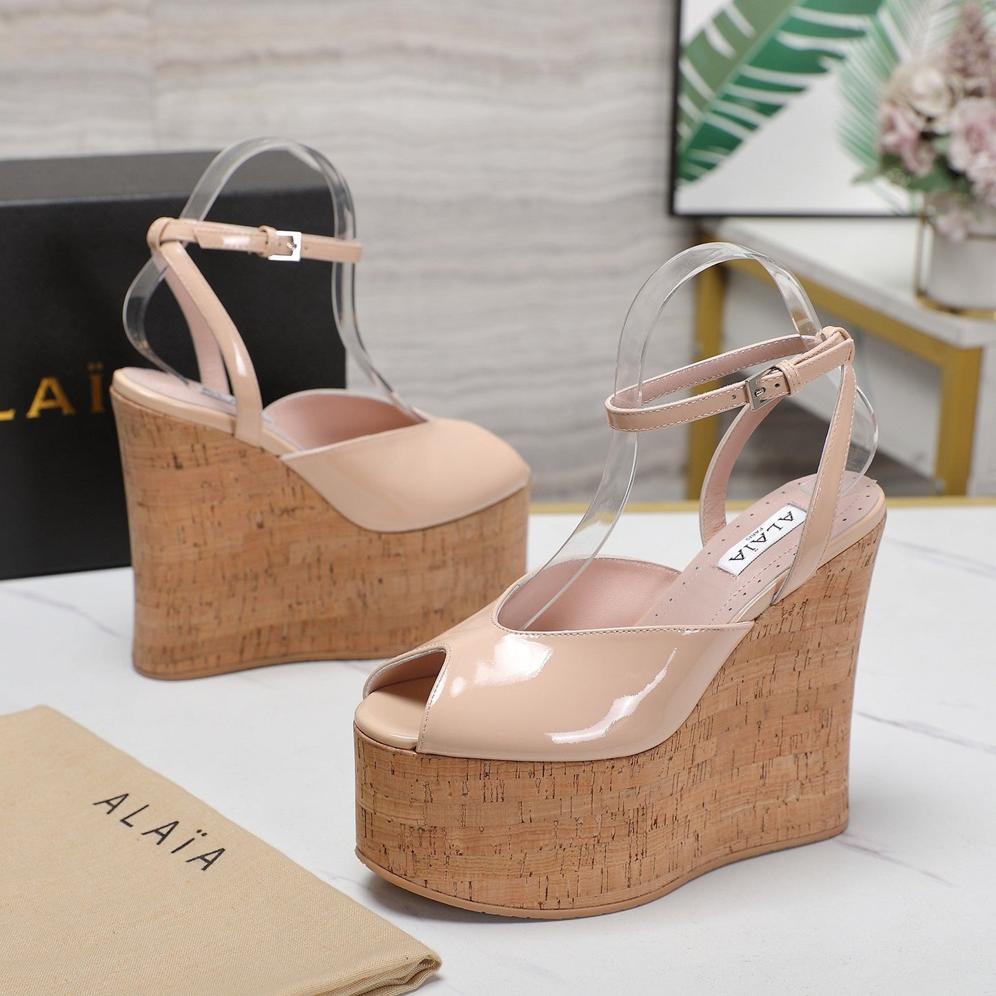 ALAIA WEDGE SANDAL IN BEIGE TAN GLOSSY CALFSKIN AND BEIGE RUBBER - 35