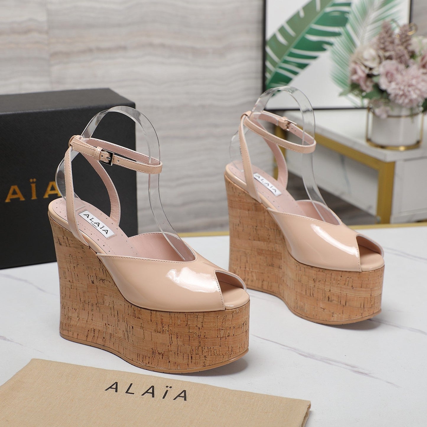 ALAIA WEDGE SANDAL IN BEIGE TAN GLOSSY CALFSKIN AND BEIGE RUBBER - 35
