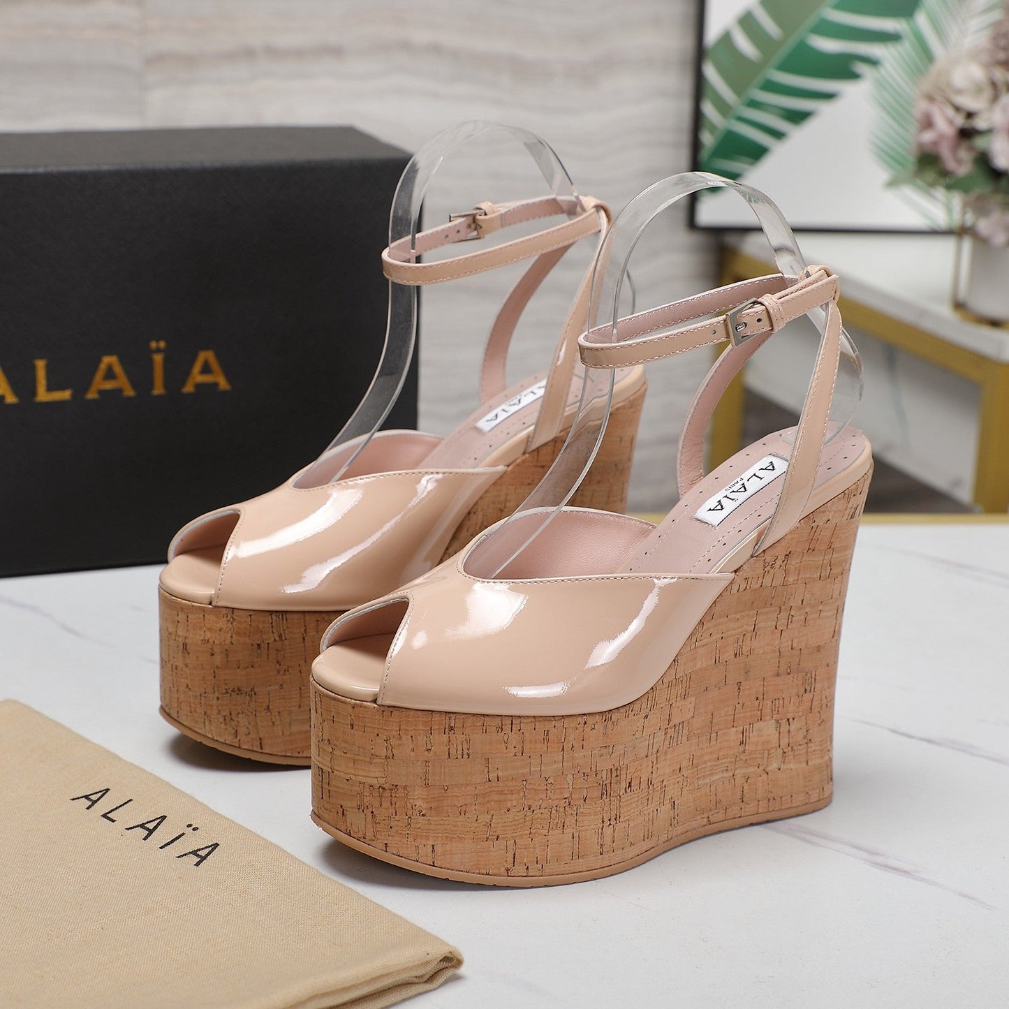 ALAIA WEDGE SANDAL IN BEIGE TAN GLOSSY CALFSKIN AND BEIGE RUBBER - 35