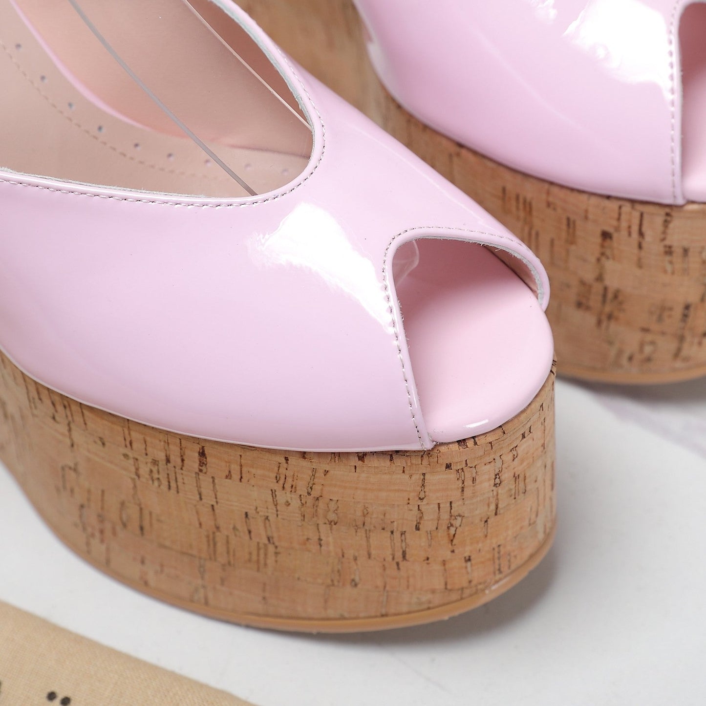 ALAIA WEDGE SANDAL IN ROSE PINK GLOSSY CALFSKIN AND BEIGE RUBBER - 35