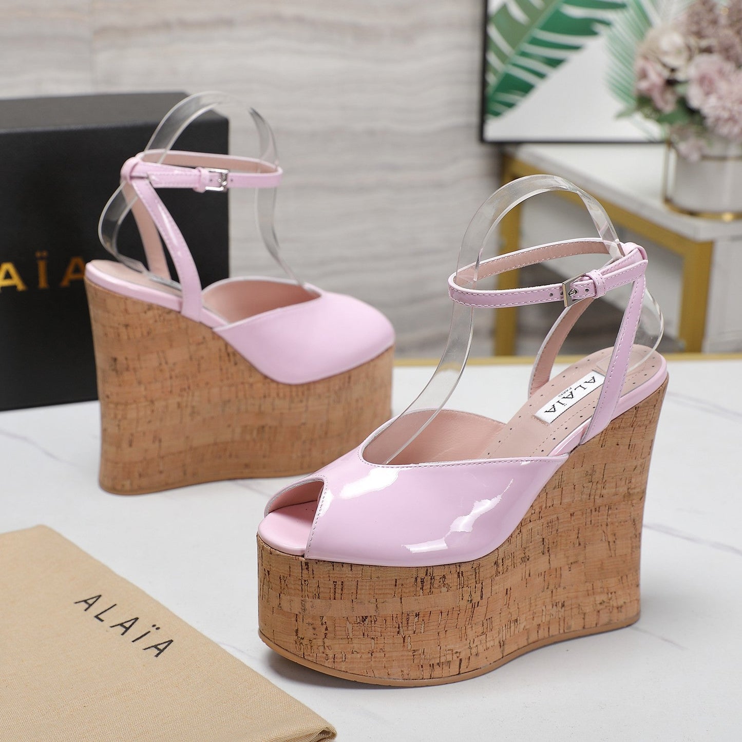ALAIA WEDGE SANDAL IN ROSE PINK GLOSSY CALFSKIN AND BEIGE RUBBER - 35