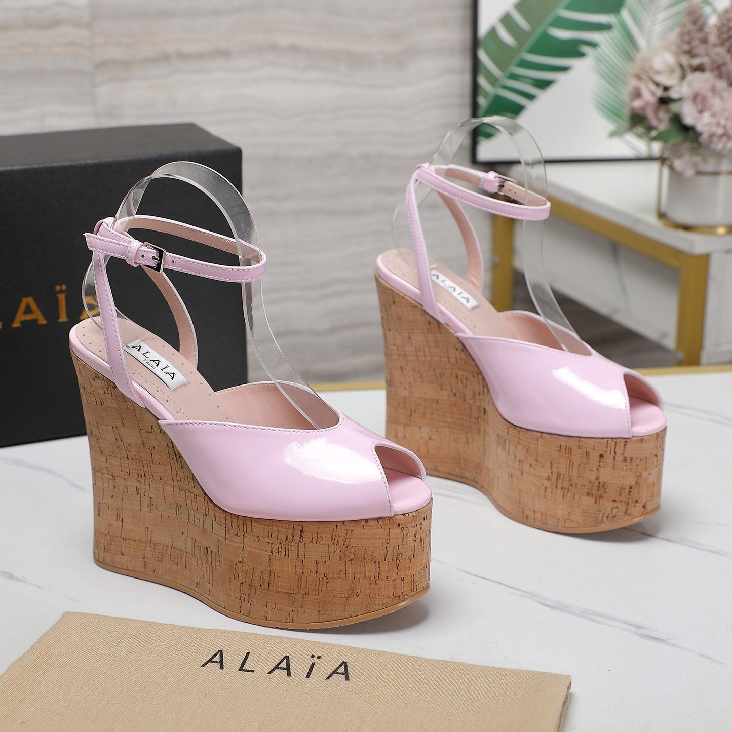ALAIA WEDGE SANDAL IN ROSE PINK GLOSSY CALFSKIN AND BEIGE RUBBER - 35