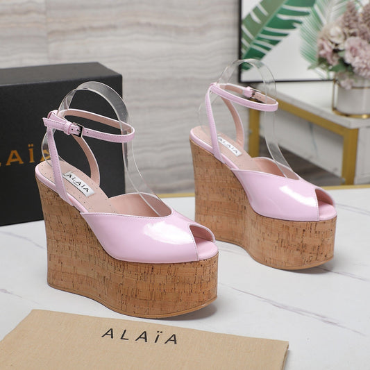 ALAIA WEDGE SANDAL IN ROSE PINK GLOSSY CALFSKIN AND BEIGE RUBBER - 35