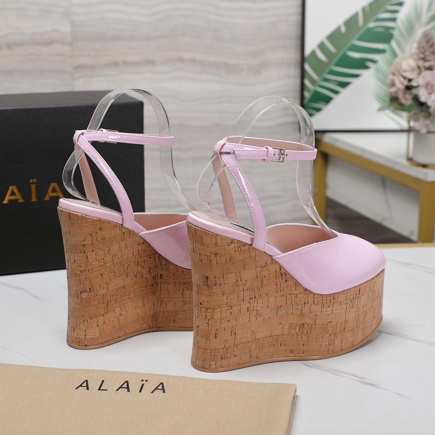 ALAIA WEDGE SANDAL IN ROSE PINK GLOSSY CALFSKIN AND BEIGE RUBBER - 35