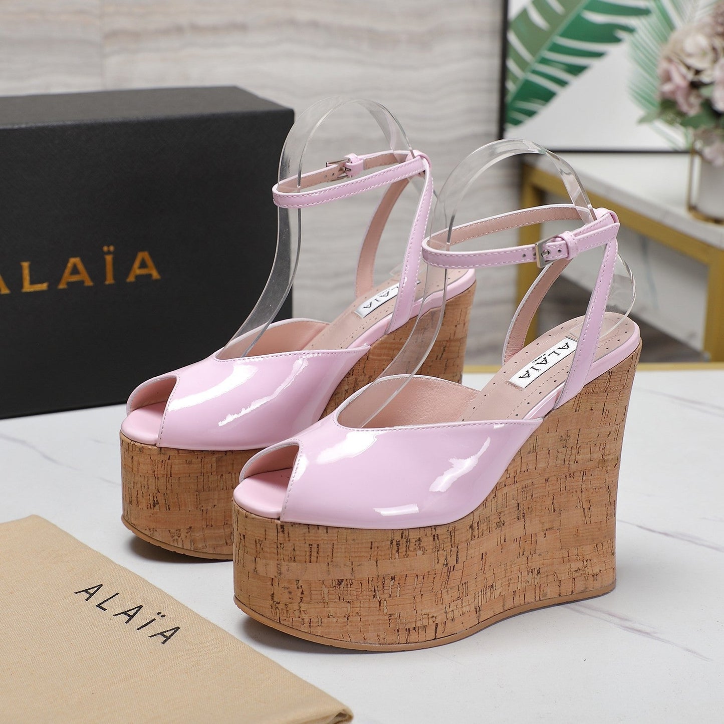 ALAIA WEDGE SANDAL IN ROSE PINK GLOSSY CALFSKIN AND BEIGE RUBBER - 35