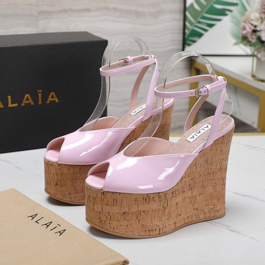 ALAIA WEDGE SANDAL IN ROSE PINK GLOSSY CALFSKIN AND BEIGE RUBBER - 35