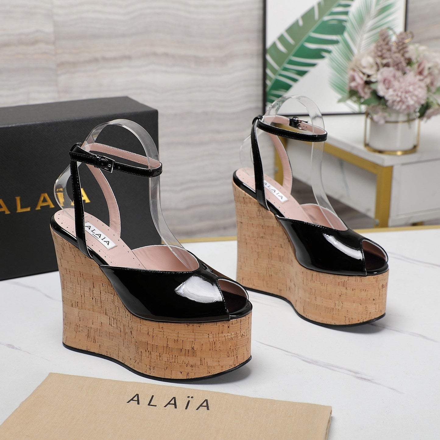 ALAIA WEDGE SANDAL IN BLACK GLOSSY CALFSKIN AND BEIGE RUBBER - 35