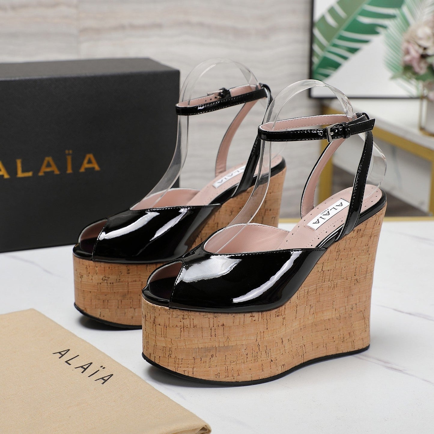 ALAIA WEDGE SANDAL IN BLACK GLOSSY CALFSKIN AND BEIGE RUBBER - 35