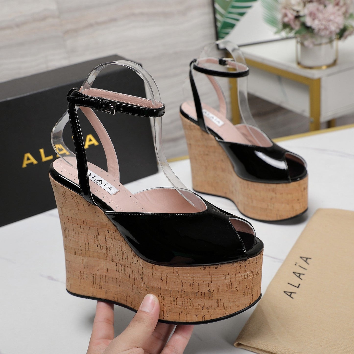 ALAIA WEDGE SANDAL IN BLACK GLOSSY CALFSKIN AND BEIGE RUBBER - 35