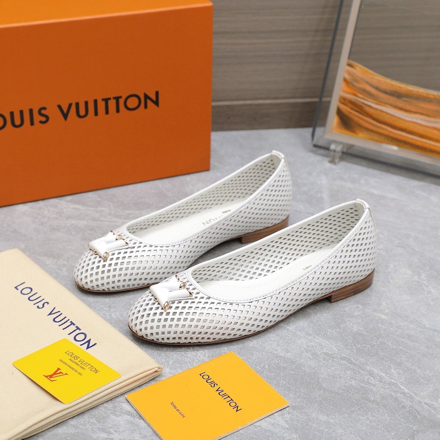 LV WOMEN'S BALLET FLAT IN WHITE CALFSKIN WITH PERFORATION CRAFTMANSHIP - 35