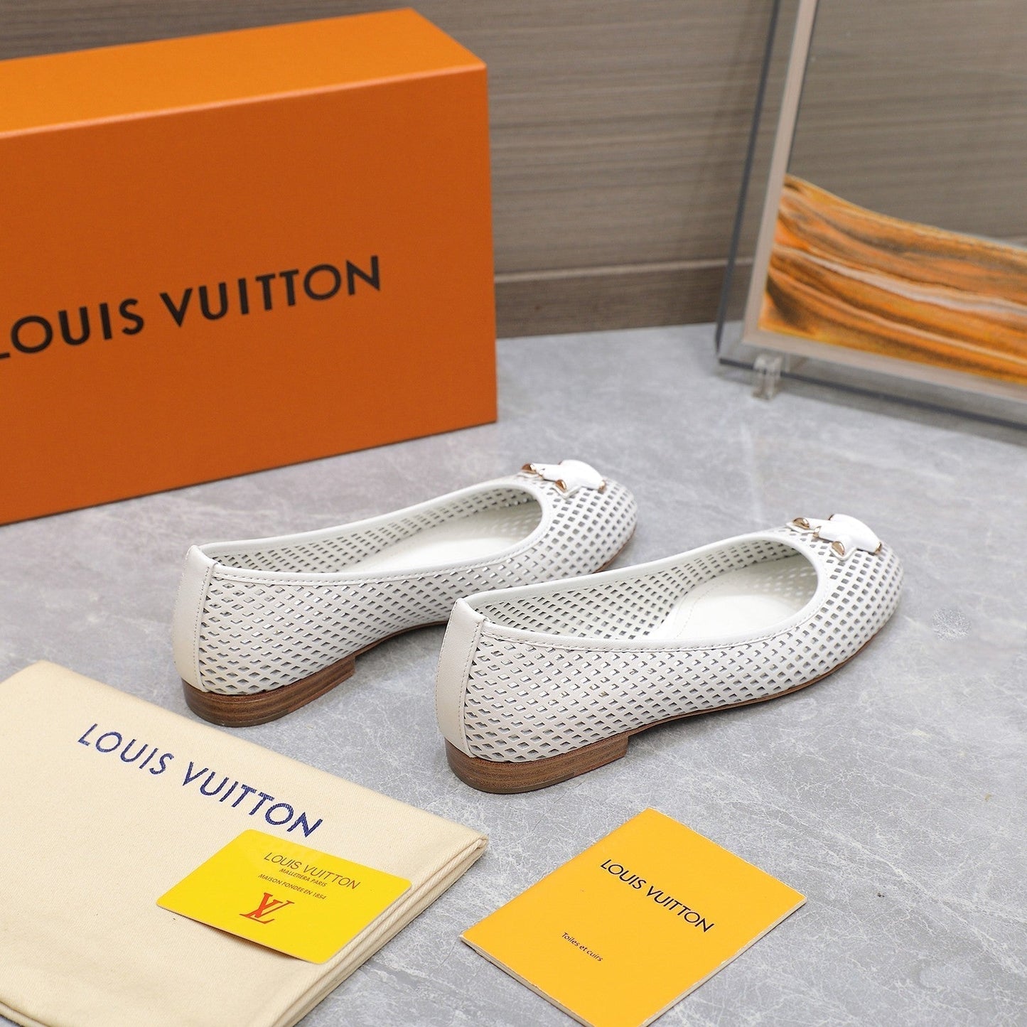 LV WOMEN'S BALLET FLAT IN WHITE CALFSKIN WITH PERFORATION CRAFTMANSHIP - 35