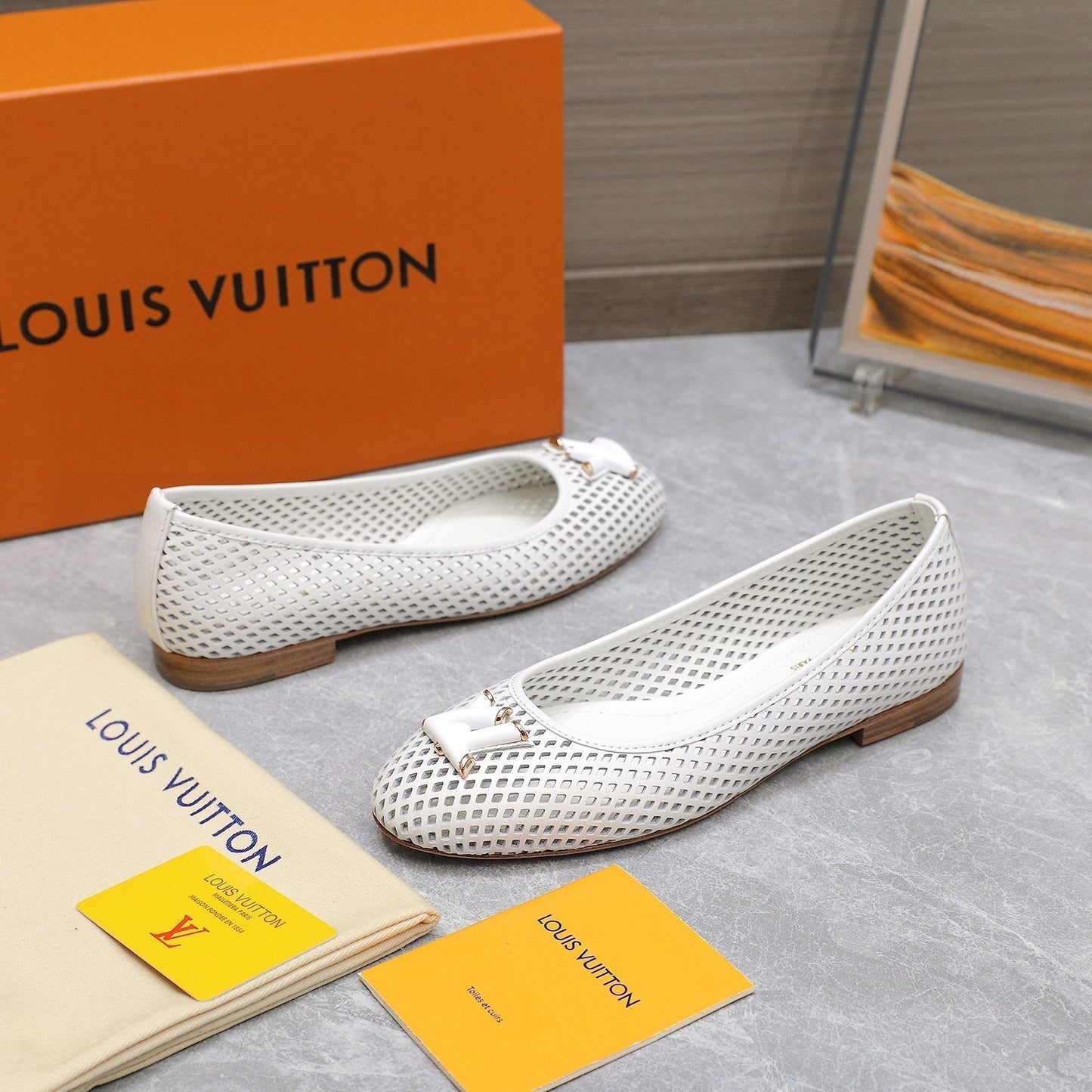LV WOMEN'S BALLET FLAT IN WHITE CALFSKIN WITH PERFORATION CRAFTMANSHIP - 35