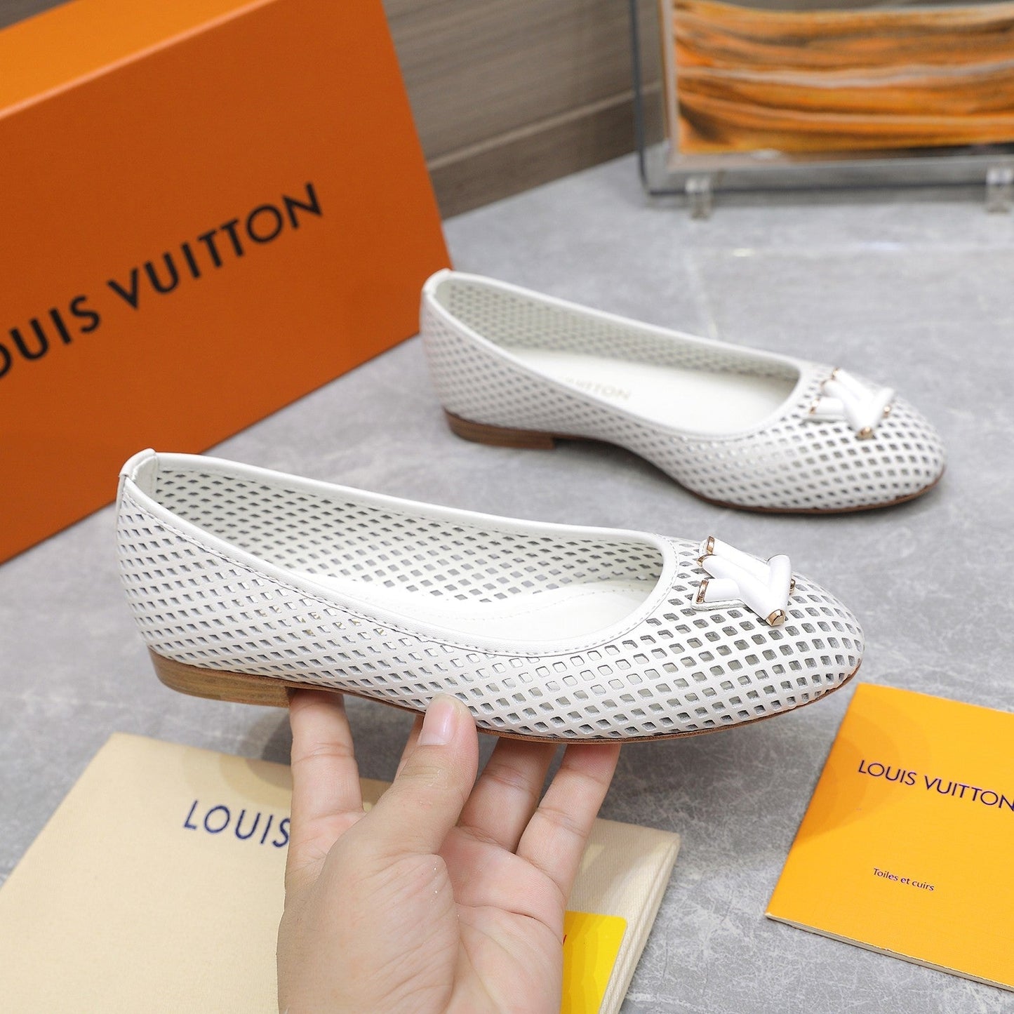 LV WOMEN'S BALLET FLAT IN WHITE CALFSKIN WITH PERFORATION CRAFTMANSHIP - 35