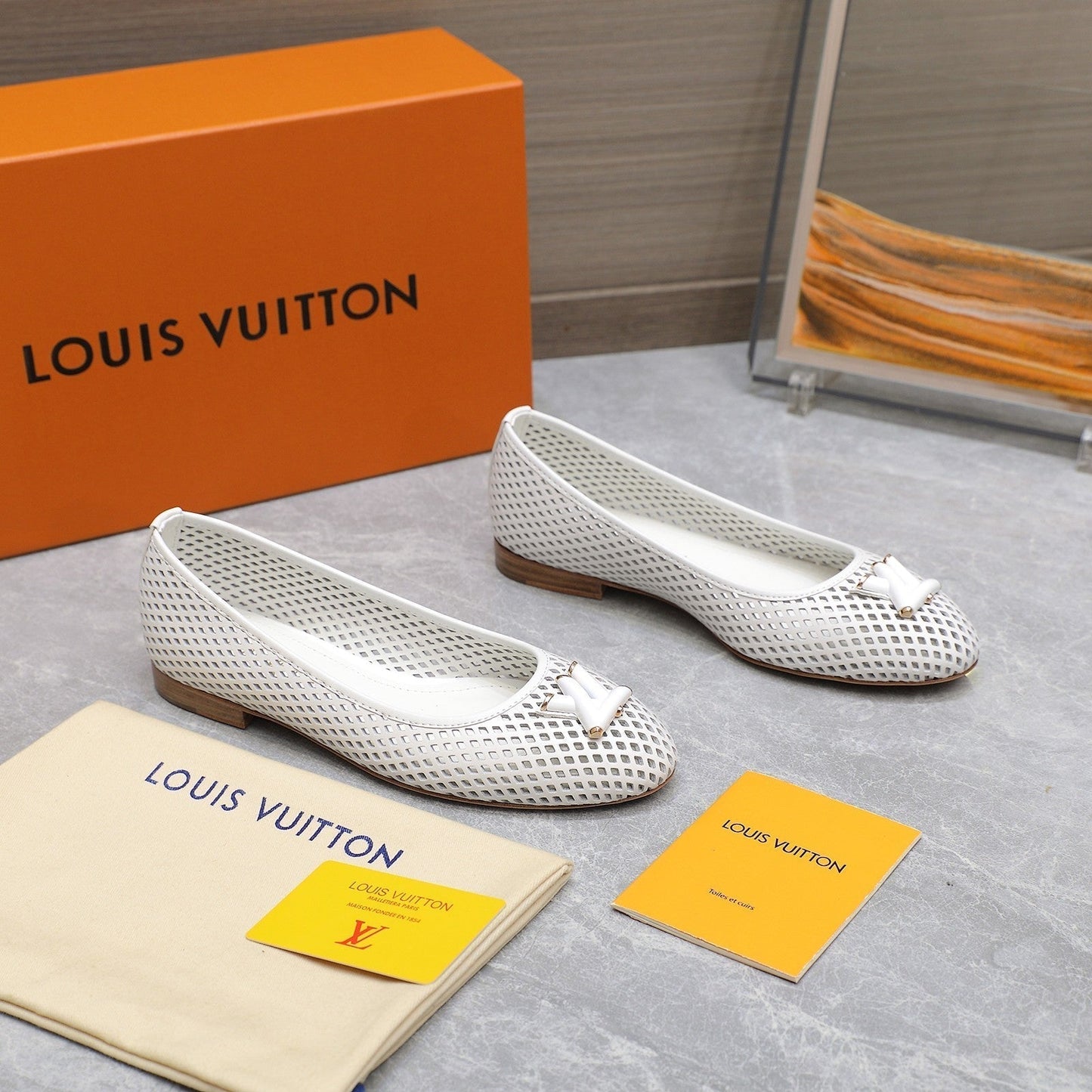 LV WOMEN'S BALLET FLAT IN WHITE CALFSKIN WITH PERFORATION CRAFTMANSHIP - 35