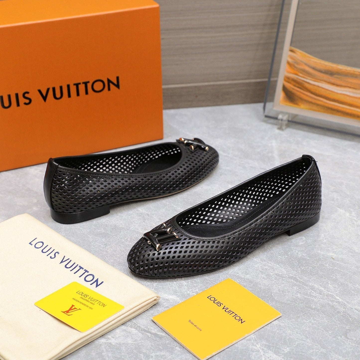 LV WOMEN'S BALLET FLAT IN BLACK CALFSKIN WITH PERFORATION CRAFTMANSHIP - 35