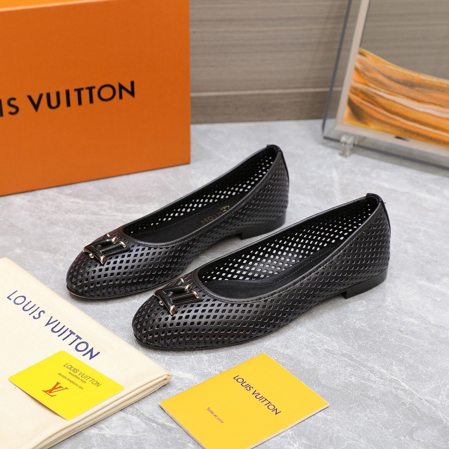 LV WOMEN'S BALLET FLAT IN BLACK CALFSKIN WITH PERFORATION CRAFTMANSHIP - 35