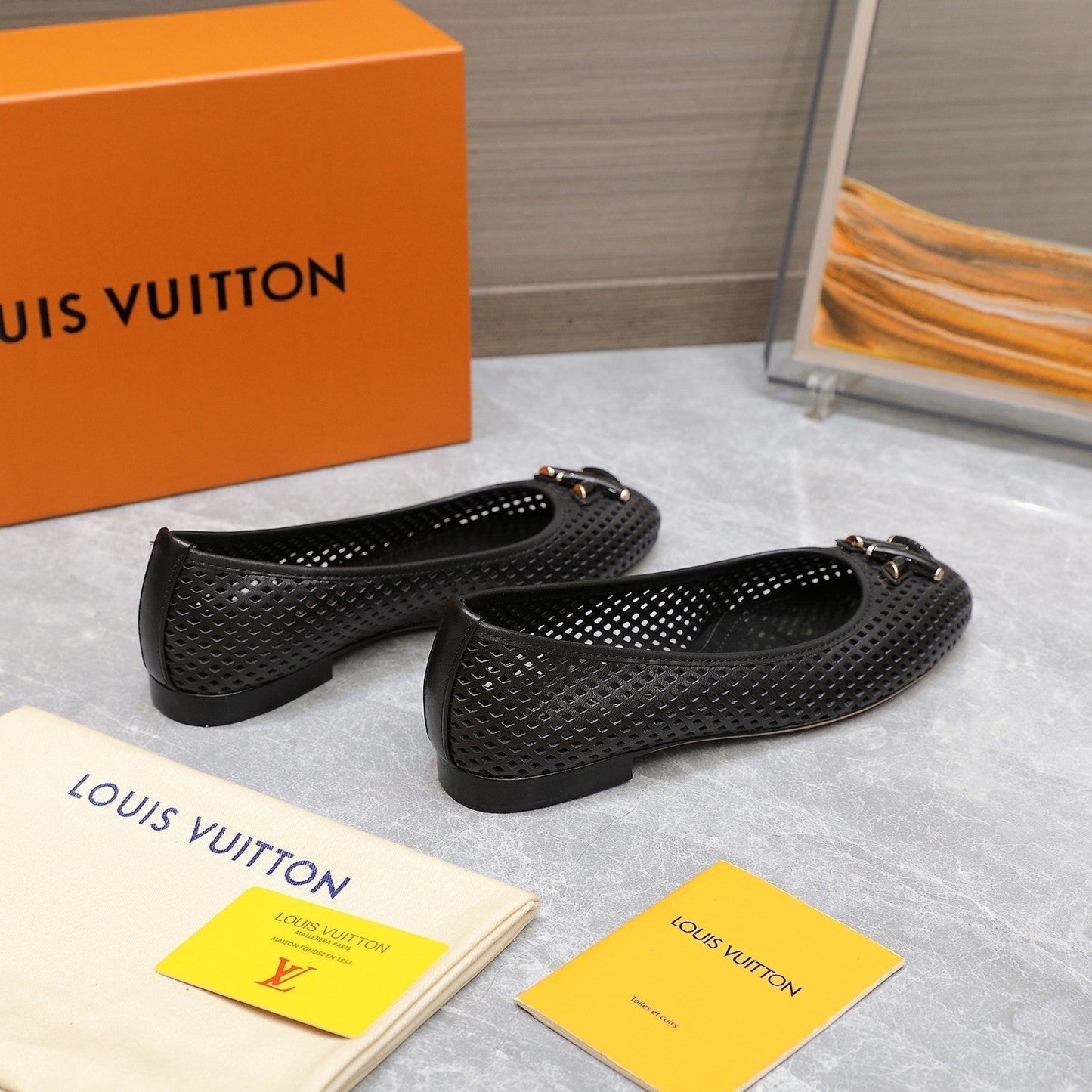 LV WOMEN'S BALLET FLAT IN BLACK CALFSKIN WITH PERFORATION CRAFTMANSHIP - 35