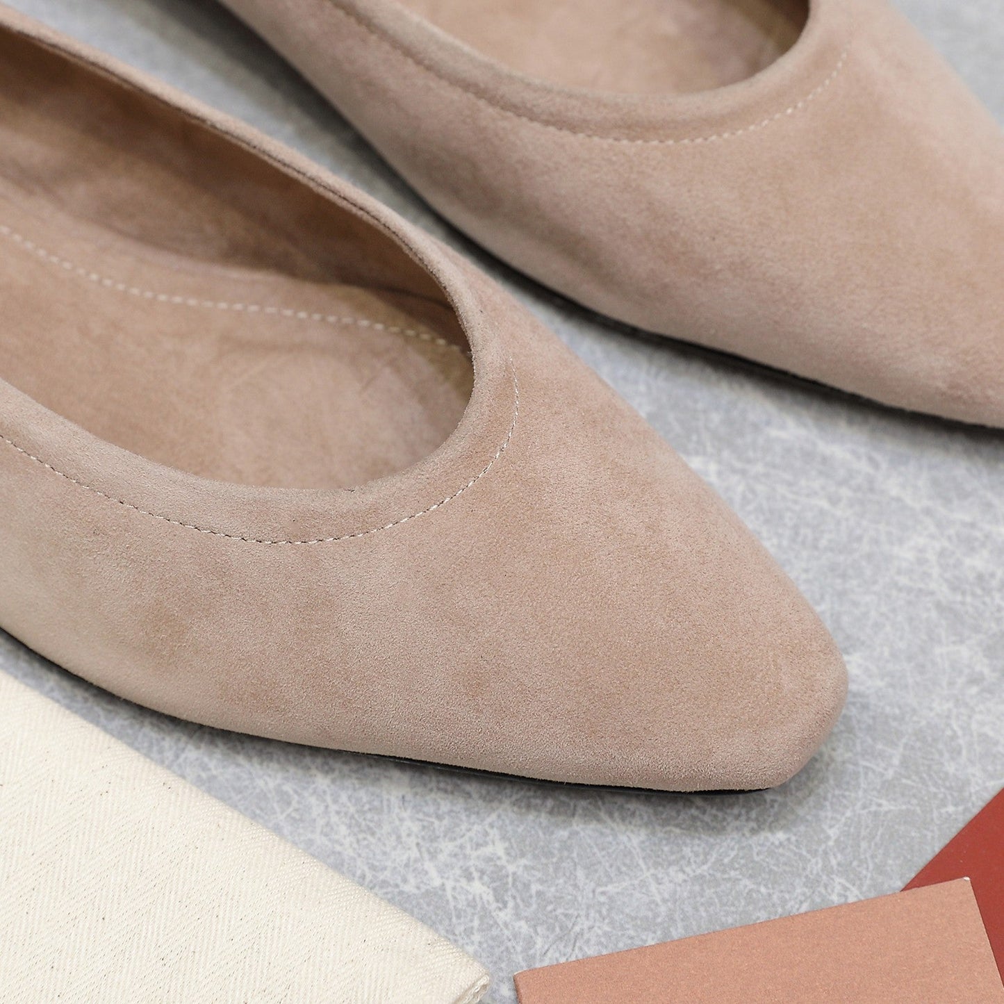 CLASSIC BALLET SHOES IN BEIGE SUEDUE - 35