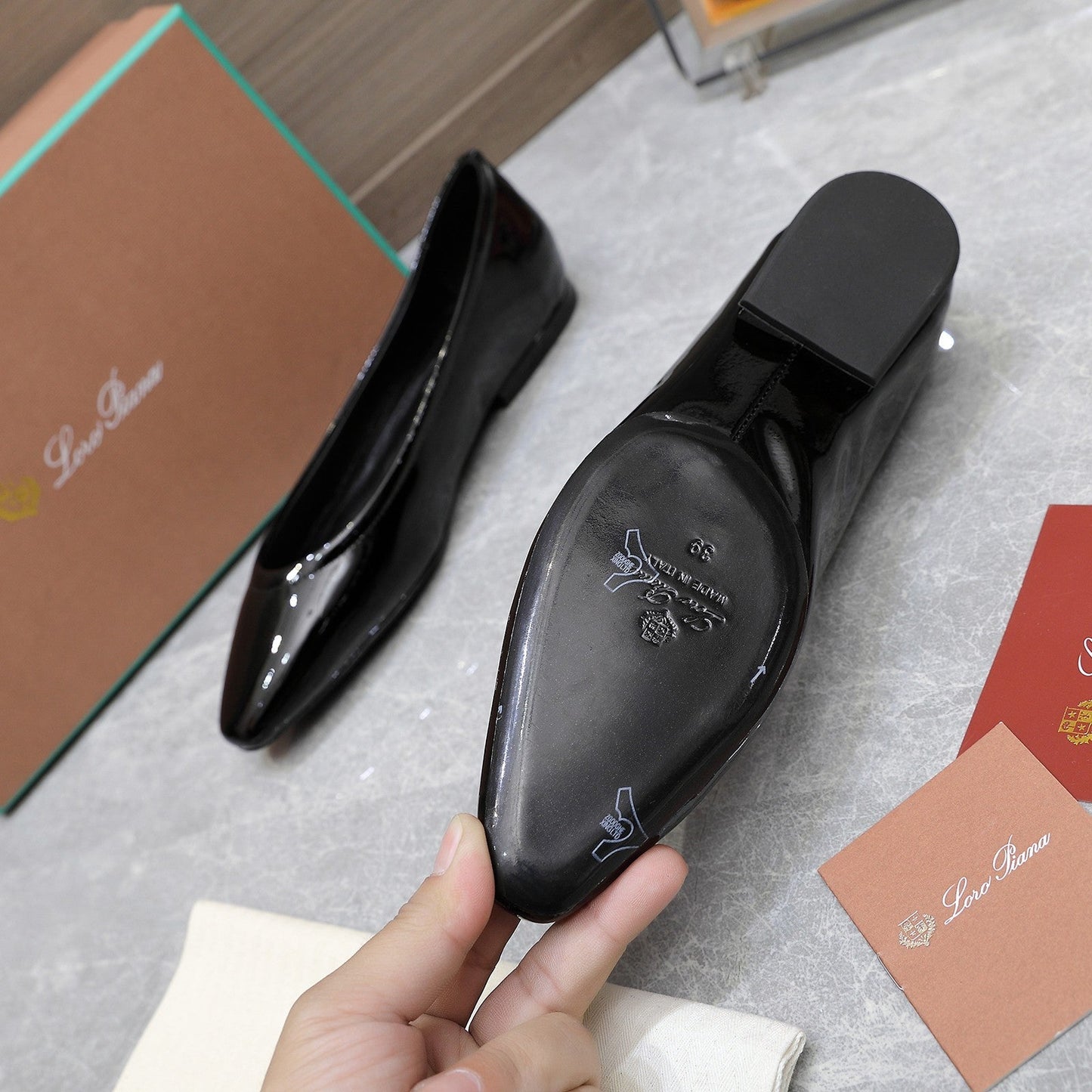 CLASSIC BALLET SHOES IN BLACK GLOSSY LEATHER - 35