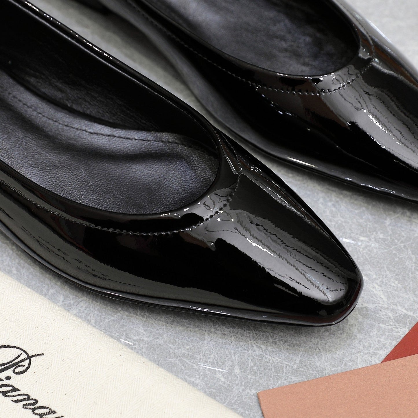 CLASSIC BALLET SHOES IN BLACK GLOSSY LEATHER - 35