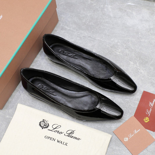 CLASSIC BALLET SHOES IN BLACK GLOSSY LEATHER - 35